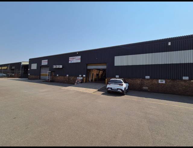 1,586M² WAREHOUSE TO LET IN ROODEKOP